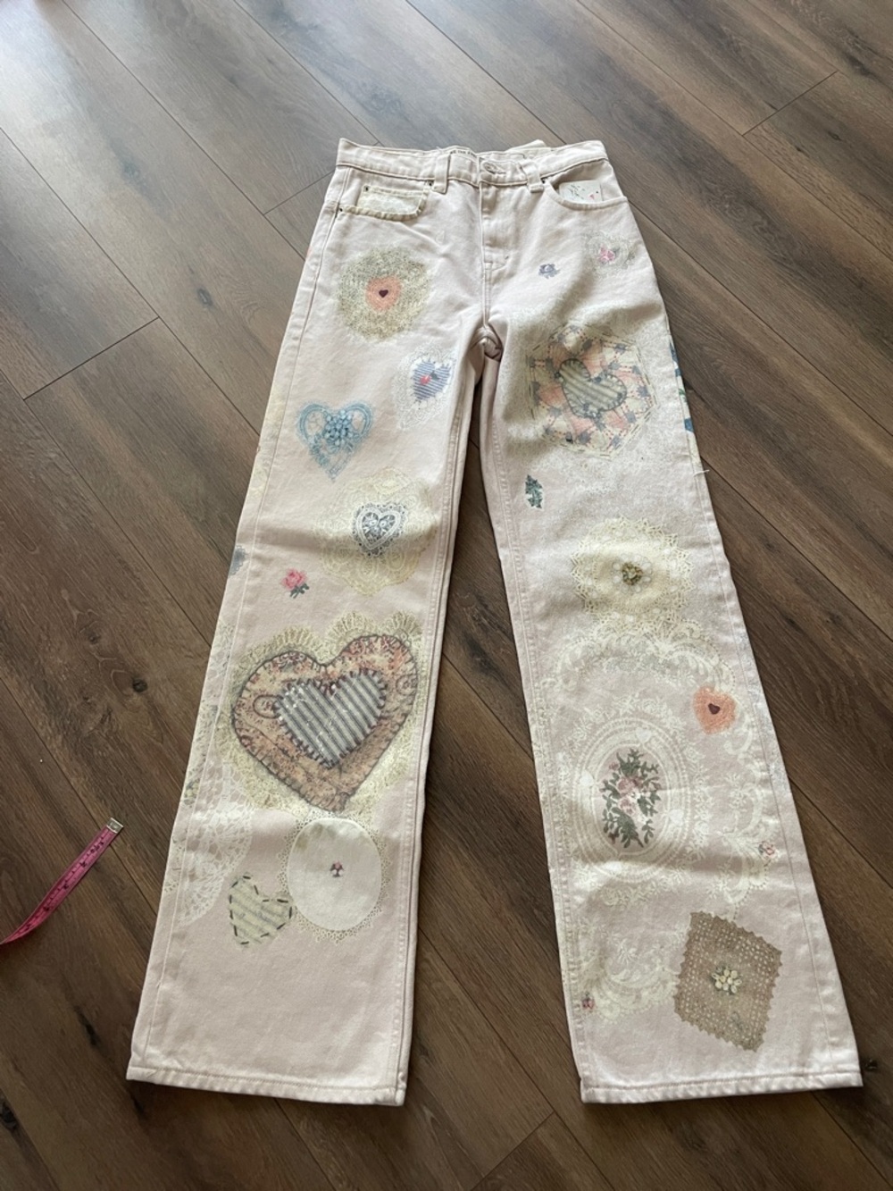 Free People Tinsley Illusion Printed Jeans- Heirloom Ivory Hearts- Size - Picture 5 of 10